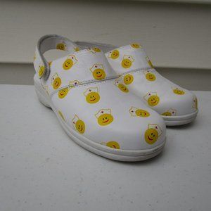 CLOCEZE Leather Nursing Scrub Clogs Women's Shoes White with Happy Faces Sz 6